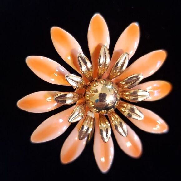 Beautiful Vintage Signed Sarah Coventry Orange Daisy Clip Earrings - Picture 4 of 8